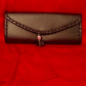 ❤️HP❤️ Vintage Black Clutch